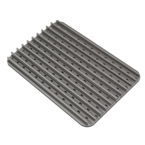 Reversible anodized aluminum sear grate in the BAC772 pattern